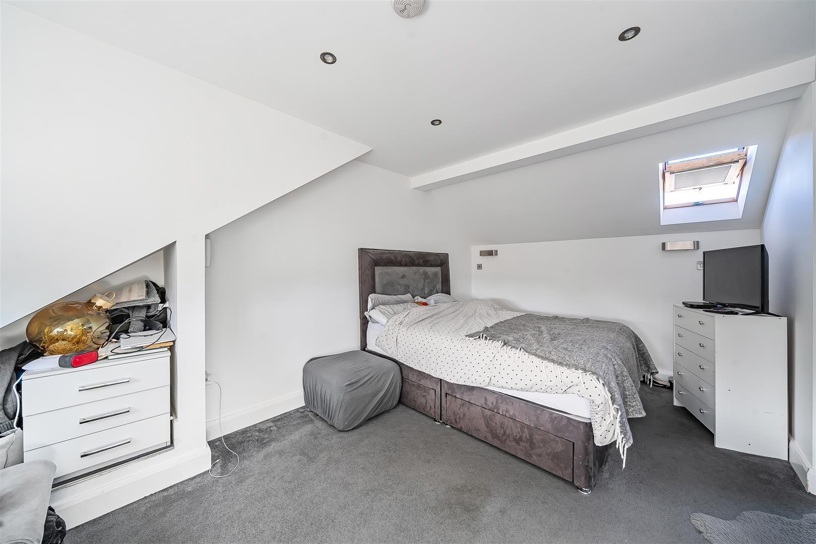 Edgwarebury Lane, Edgware